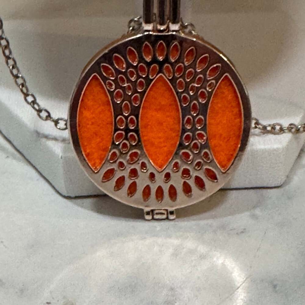 Heart diffuser necklace - Picture 8 of 8